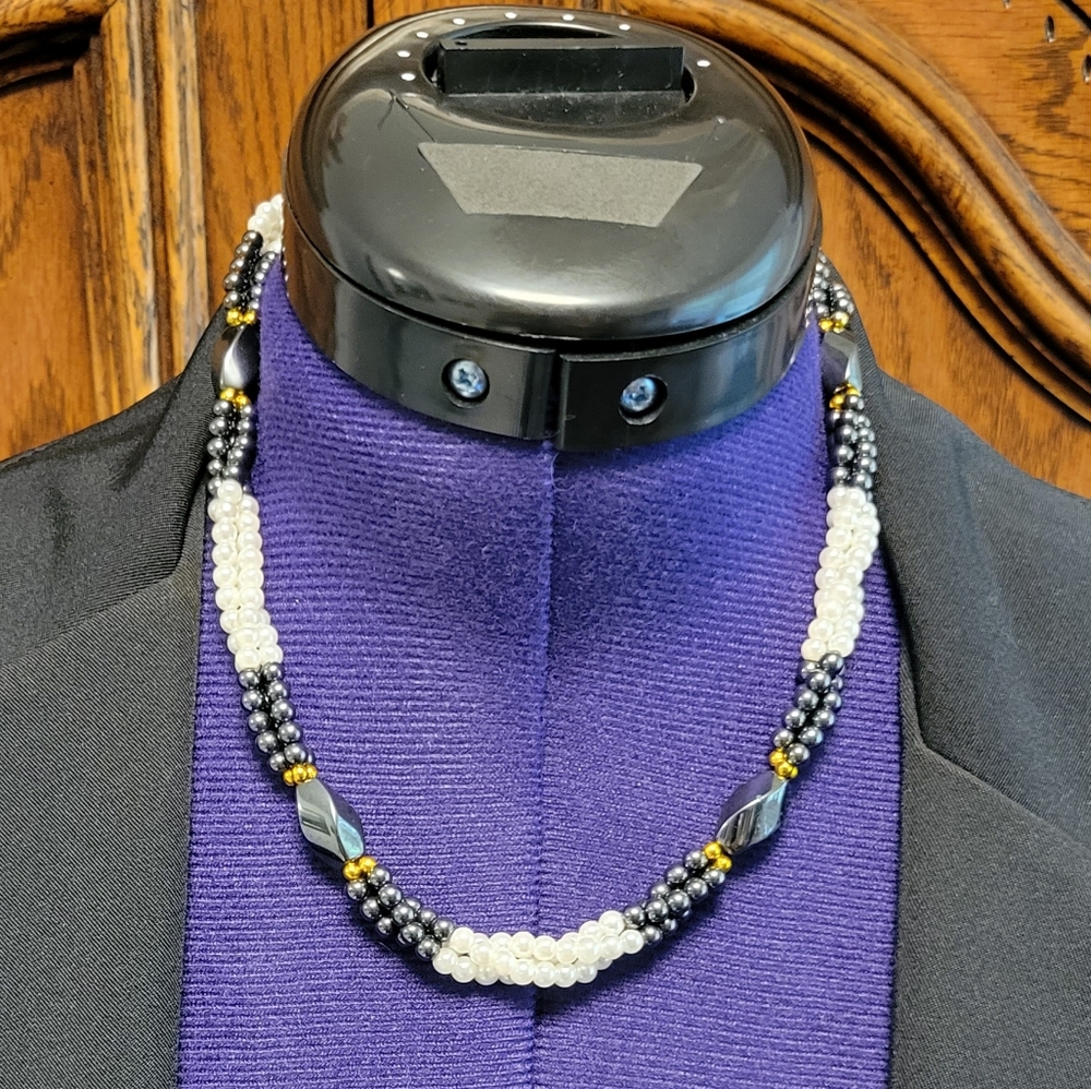 Mona Reeva beautiful hematite and multi pearl 18" choker necklace.